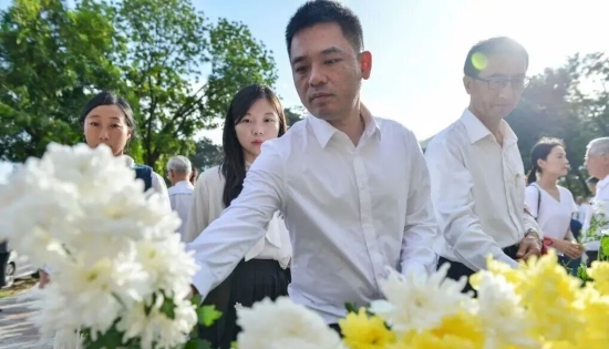 3200余华侨青年驰援抗战！马来西亚华人社团缅怀南侨机工