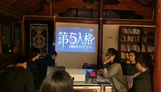 当抑郁孩子走进休学中心：谁能接住他们的“空心病”？