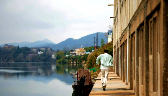 火船码头，灯为谁亮