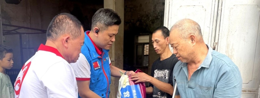 泥泞中再出发：阮劲松率队驰援五华“红霞”台风灾区