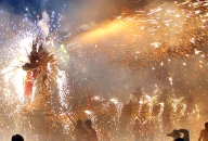 埔寨火龙，元宵夜的“东方烟火巨龙”