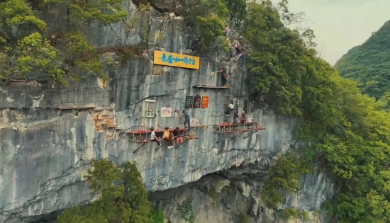 青春经济崛起，文旅行业如何抓住下一个超级蓝海