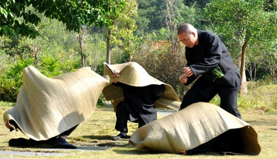 席狮舞，梅州独有的诙谐“香花狮”