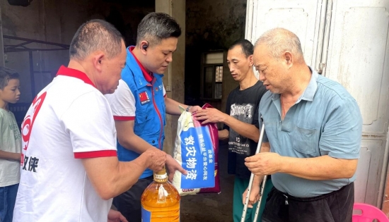 泥泞中再出发：阮劲松率队驰援五华“红霞”台风灾区