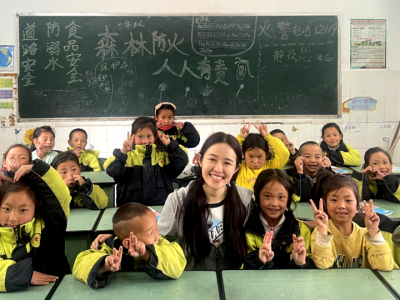 从梅州到大凉山，她用五年为孩子们"画"出一座桥