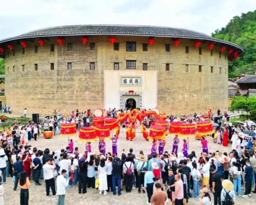 永定土楼五一民俗大赏，烟火气十足