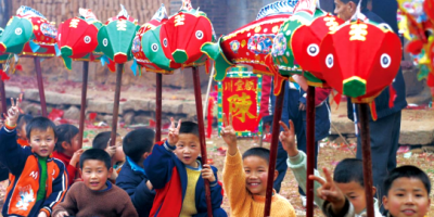 南康鲤鱼灯，千年客家灯彩跃动章江畔