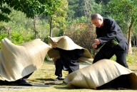 席狮舞，梅州独有的诙谐“香花狮”