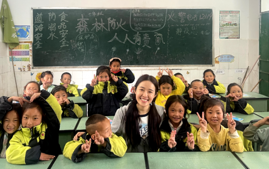 从梅州到大凉山，她用五年为孩子们"画"出一座桥