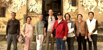 澳马华裔携父照回乡寻根，客家话连起血脉情