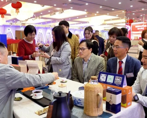 紫金乡情暖香江，蝉茶飘香引侨力助振兴