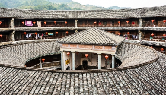 数智时代城市出海：地方感三重转译让围龙屋走向世界