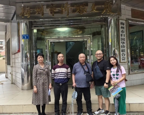 八旬印尼侨胞回梅寻根，一天内圆两代人百年心愿