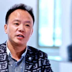 连城客家人邱保春：一双袜子卖欧洲，占三分之一高端市场