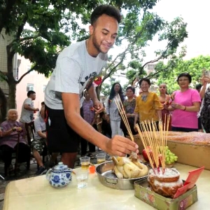 李凯尔辟谣恢复美国国籍！龙岗客家后人发声：根在中国