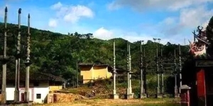 石旗杆：客家子弟的功名纪念碑