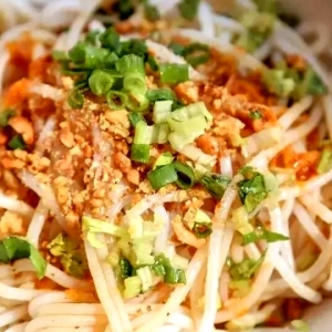 猪油拌乡愁：梅州客家腌面+三及第汤的百年滋味密码