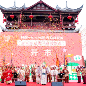 三国NPC穿越、30亿项目签约！龙泉驿首届村糖会客家古镇甜蜜启幕 ...