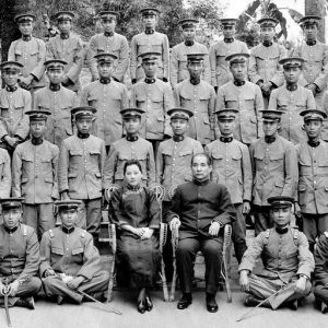 1921孙中山警卫团合影：三位客家营长，铁血将星震山河