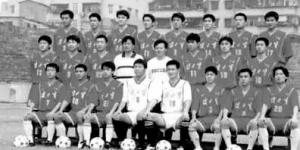 客家少年闯巴西丛林炼成国脚，硬颈精神燃爆绿茵