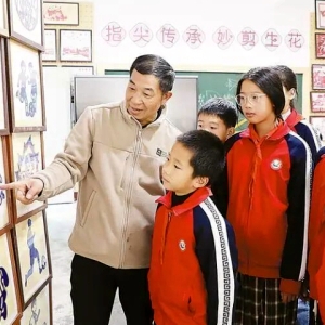 四十载剪艺传文脉！张仁锻让客家剪纸活在指尖