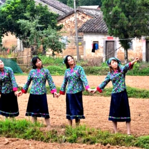 客家俗语“一代亲，二代表”，道尽宗族兴衰