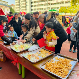 沉浸式客家春节体验！萌娃舞龙猜谜传承文化根脉