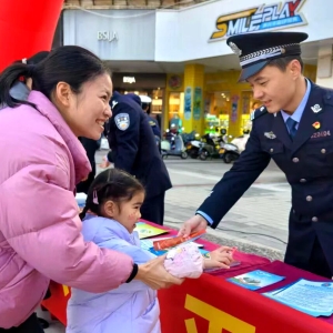 当客家福粄粄遇见世界服饰，小使者跨界传播土楼文化