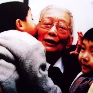 客家女杰李坚真：从童养媳到省委书记，毛主席盛赞不简单