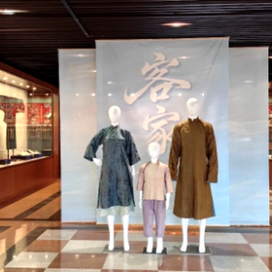 客家服饰非遗展粤博启幕，交领右衽藏千年客家文脉