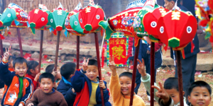 南康鲤鱼灯，千年客家灯彩跃动章江畔