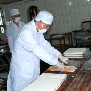 留隍云片糕，一片糕中承载客家“步步高升”的祝福