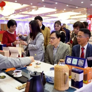 紫金乡情暖香江，蝉茶飘香引侨力助振兴