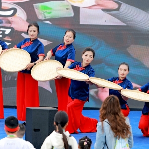 熊猫欢乐跑燃动春日，客家非遗鸟米粿惊艳出圈