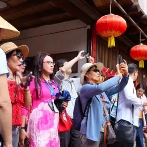 多国旅行商探访永定土楼 客家世遗魅力惊艳国际