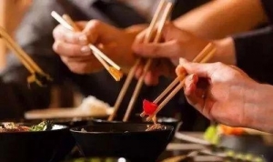 客家人「夹菜」习俗：一筷菜里藏着的千年孝道
